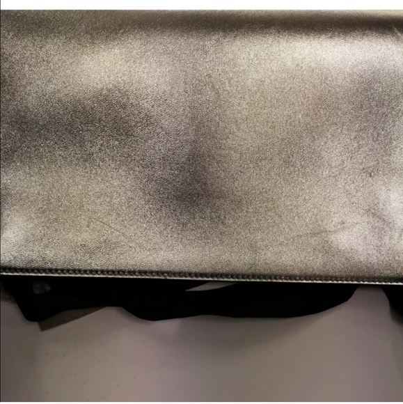 GUCCI Metallic Clutch - Picture 16 of 16